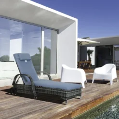 OUTSUNNY Transat Bain De Soleil Grand Confort : Matelas, Têtière, Inclinaison Réglable Multipositions, Accoudoirs, Roulettes Résine Tressée Gris -Promos Verde Rêverie Boutique 46360308 2